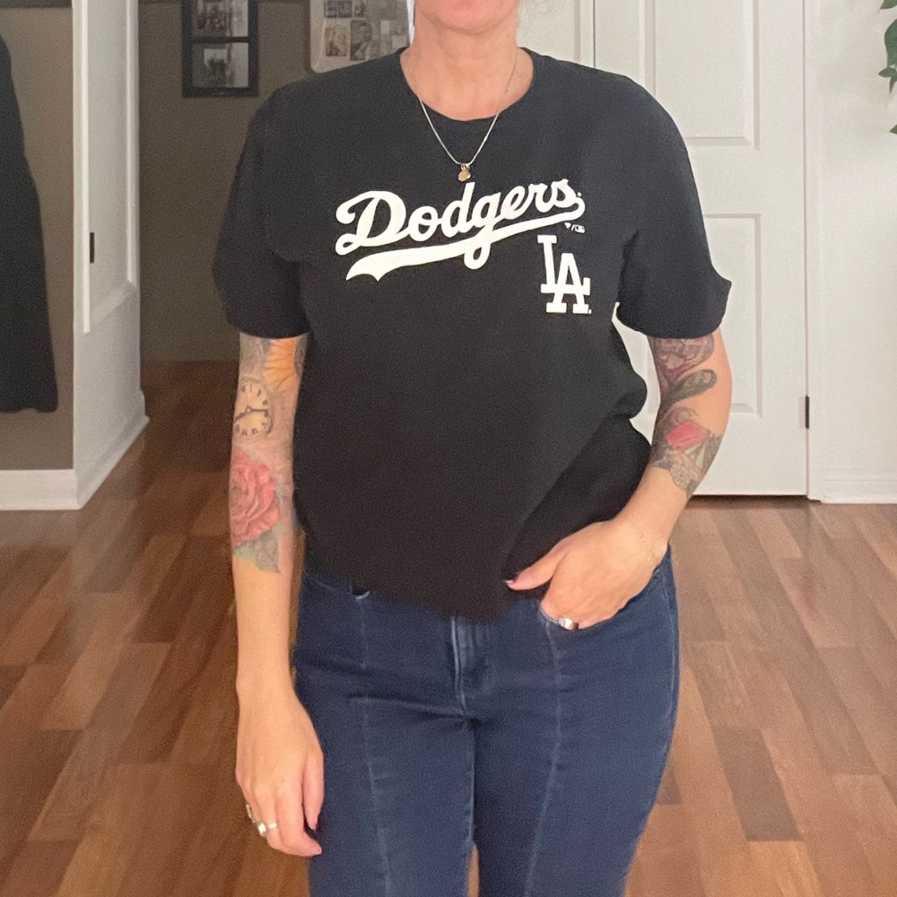 Fanatics Dodgers Black and White Logo Tee